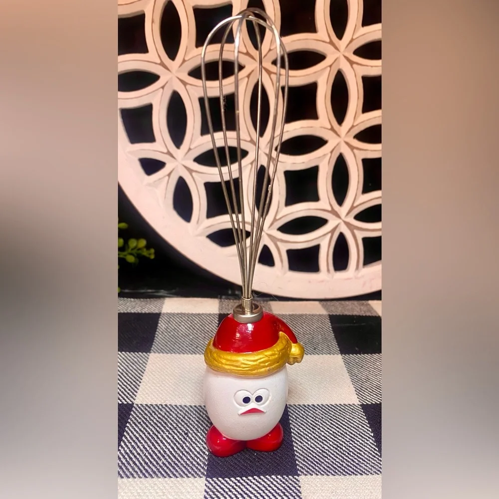 Christmas Ornament Whiskie De Noel Grumpy Egg Whisk‎ White/Red Standing Mini G2